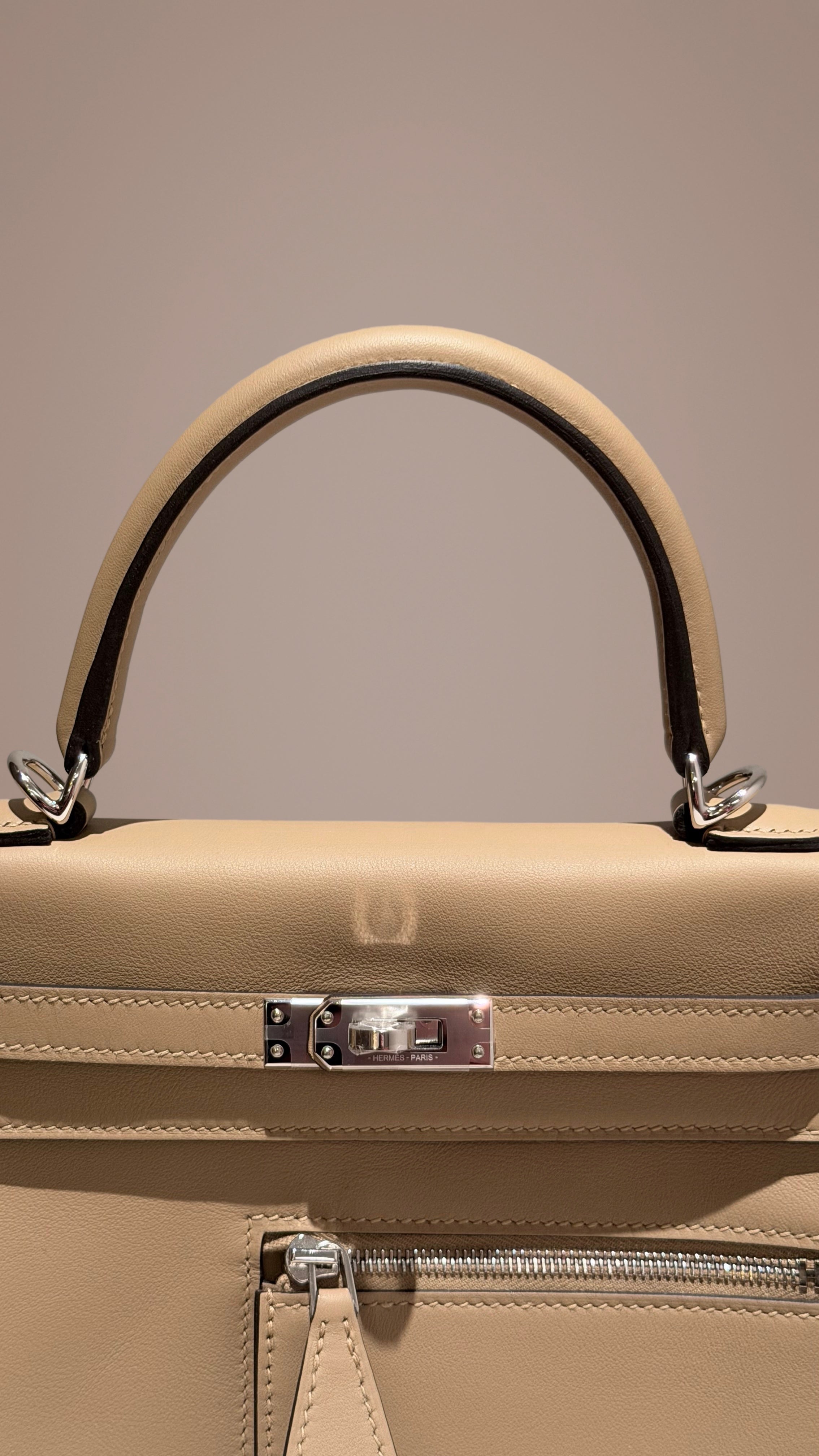 全新 HERMÈS 愛馬仕 Kelly 25 Colormatic 1C 塵埃灰 Poussiere Swift牛皮 银扣 K刻 2025年