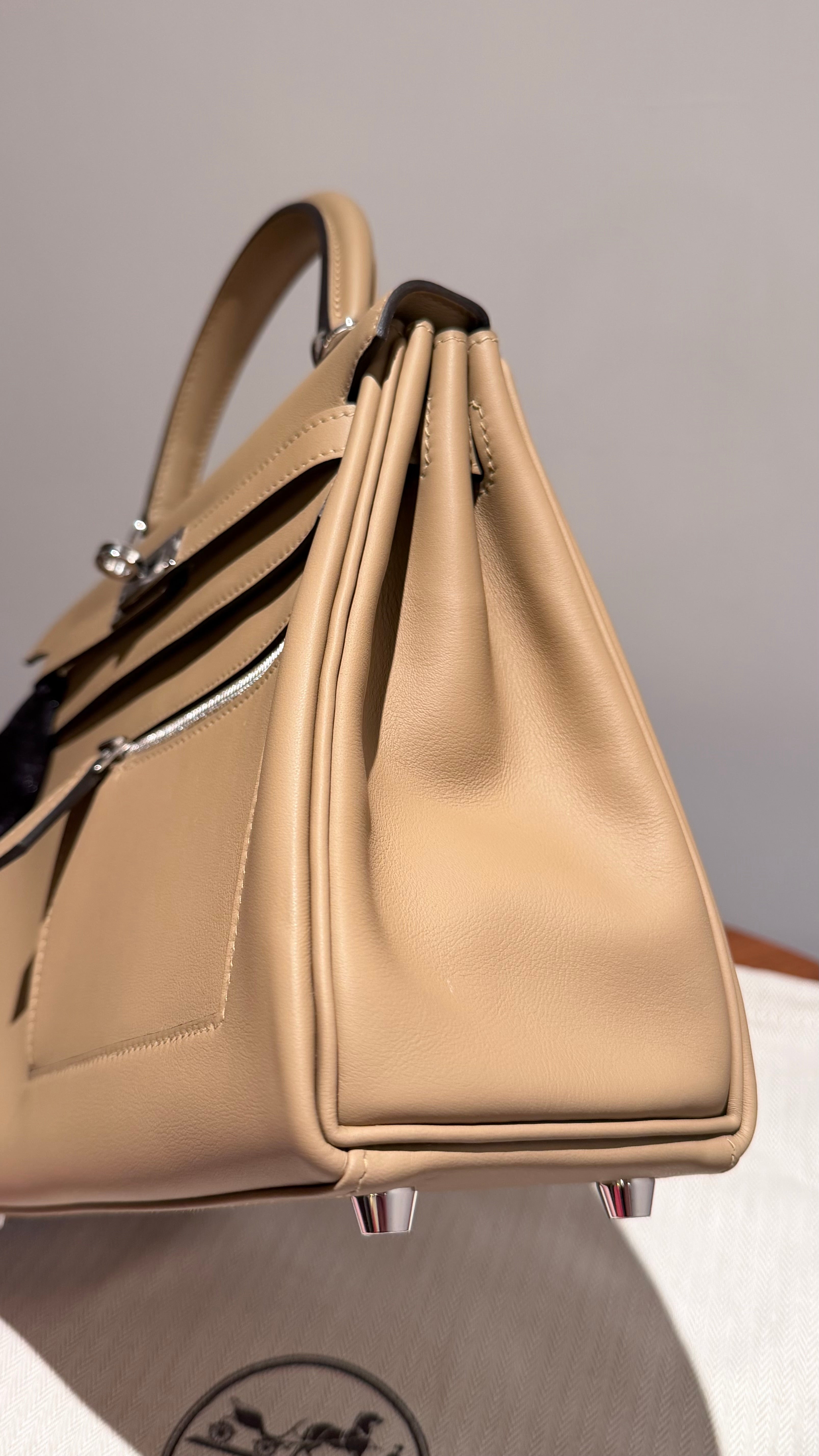 全新 HERMÈS 愛馬仕  Kelly 25 Colormatic 1C 塵埃灰 Poussiere Swift牛皮 银扣 K刻 2025年