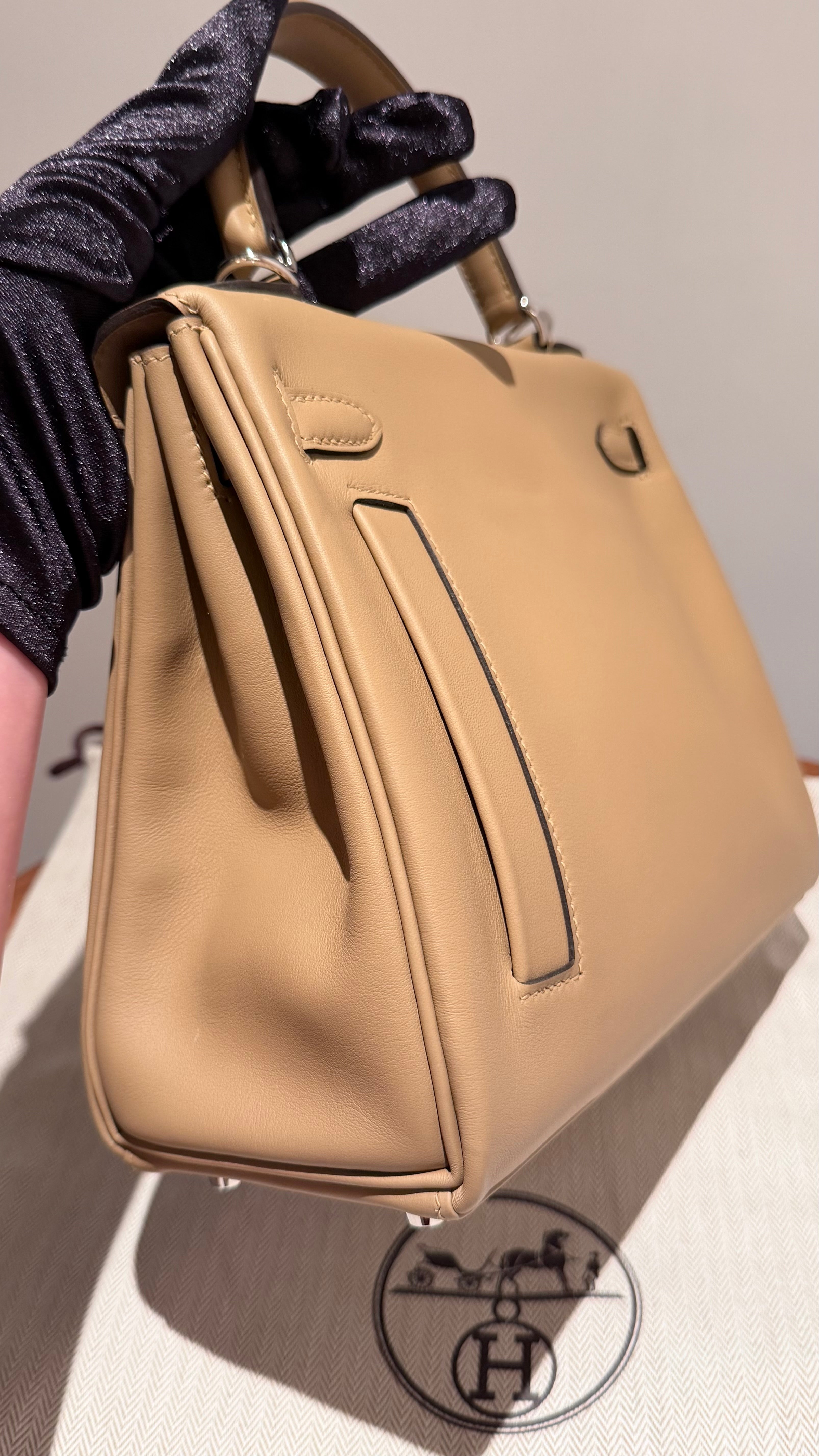 全新 HERMÈS 愛馬仕  Kelly 25 Colormatic 1C 塵埃灰 Poussiere Swift牛皮 银扣 K刻 2025年