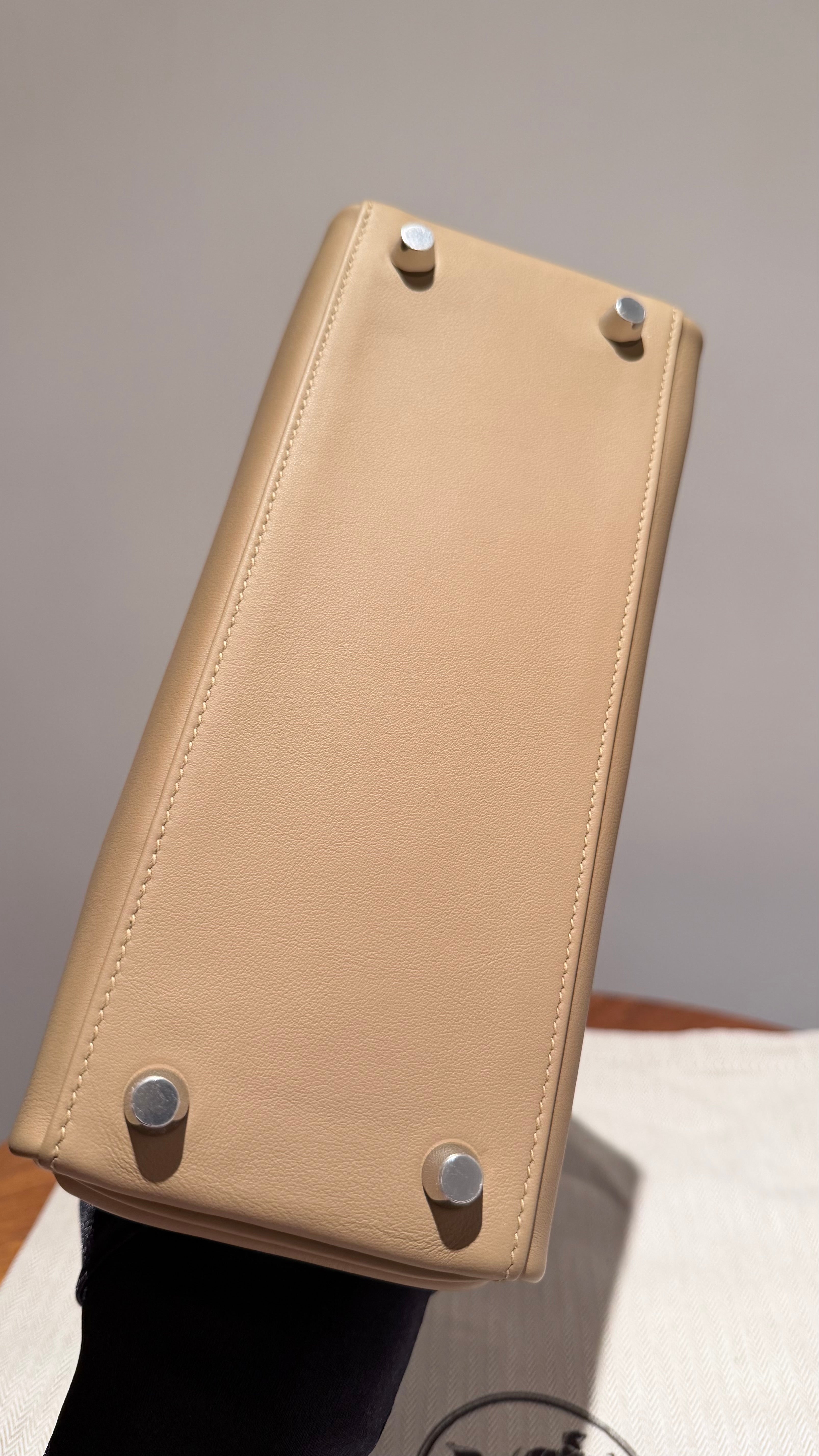 全新 HERMÈS 愛馬仕  Kelly 25 Colormatic 1C 塵埃灰 Poussiere Swift牛皮 银扣 K刻 2025年
