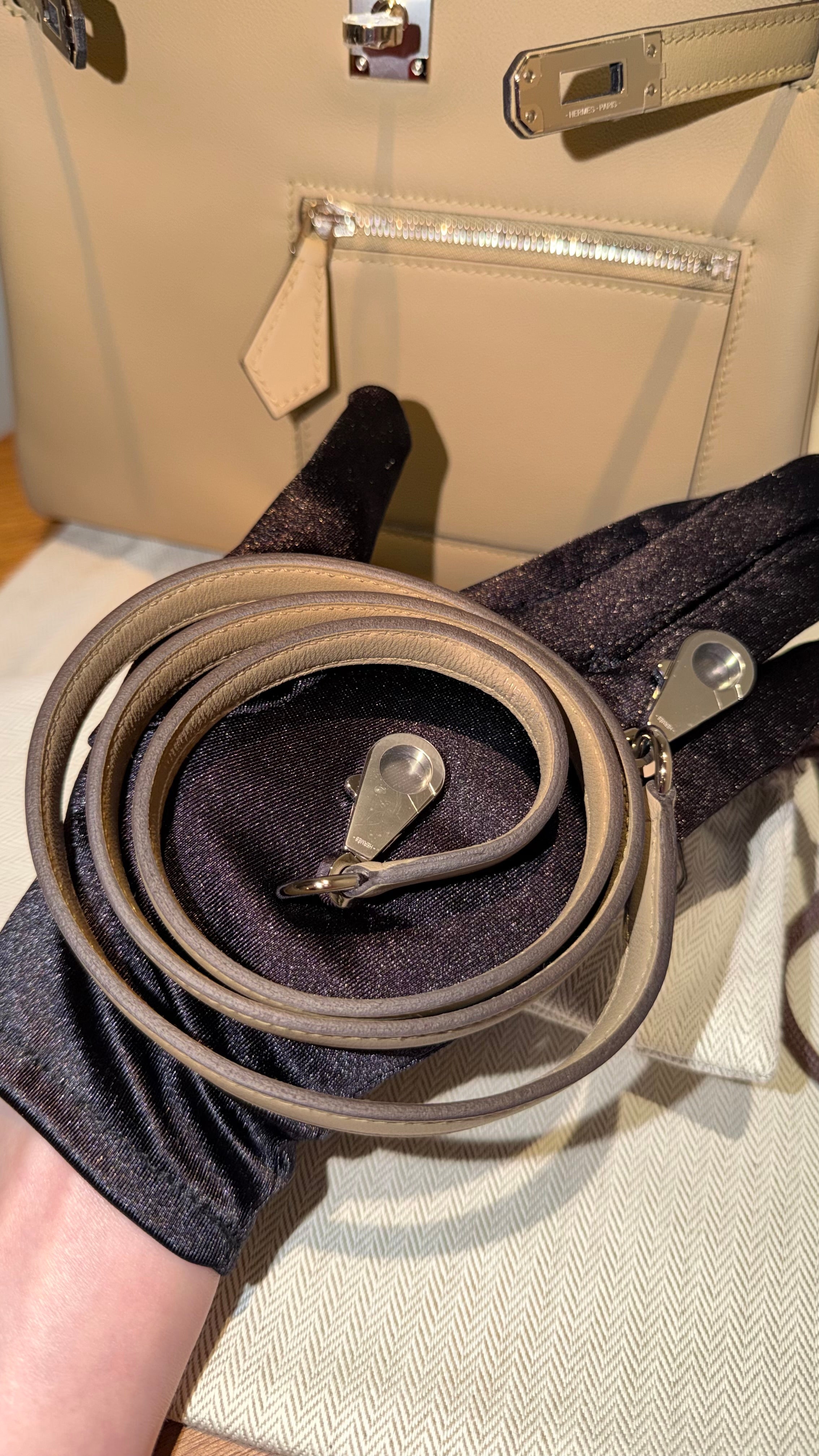 全新 HERMÈS 愛馬仕  Kelly 25 Colormatic 1C 塵埃灰 Poussiere Swift牛皮 银扣 K刻 2025年