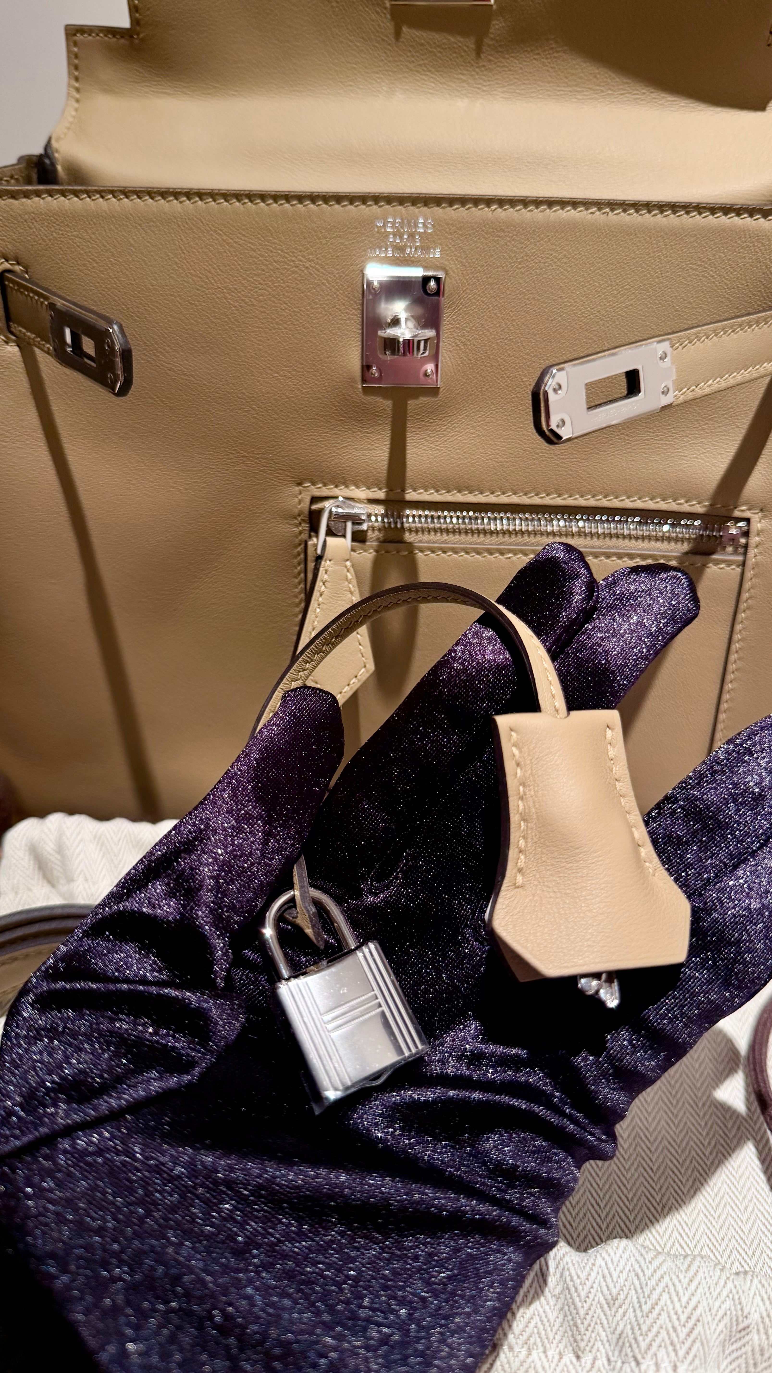 全新 HERMÈS 愛馬仕  Kelly 25 Colormatic 1C 塵埃灰 Poussiere Swift牛皮 银扣 K刻 2025年